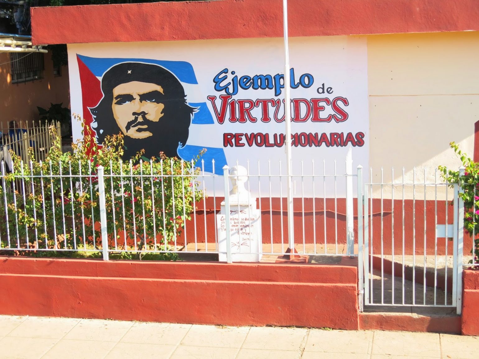 Che Guevara e os lemas da revolução cubana