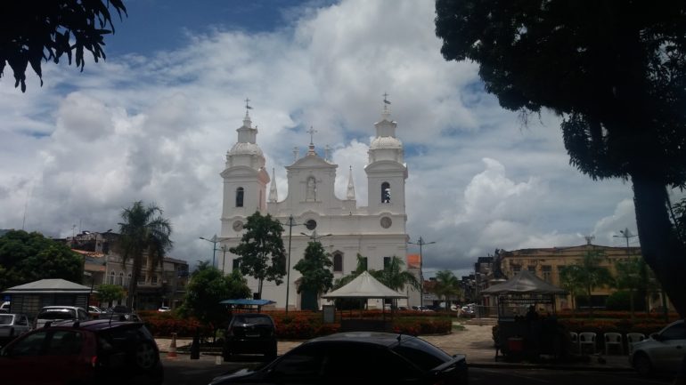 Vista distante de igreja - Belém do Pará